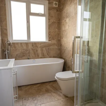Entire Home In Streatham With Lovely Views & Ultra Fast Wi-Fi Norbury  Buitenkant foto