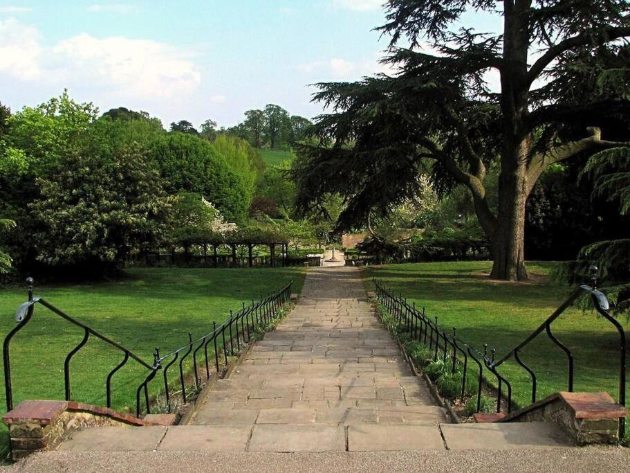Entire In Streatham With Lovely Views & Ultra Fast Wi-fi Appartement Norbury (Greater London)